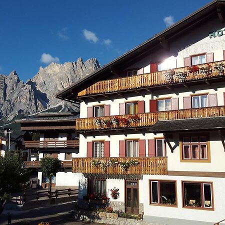 Hotel Bellaria - Cortina D'Ampezzo Buitenkant foto