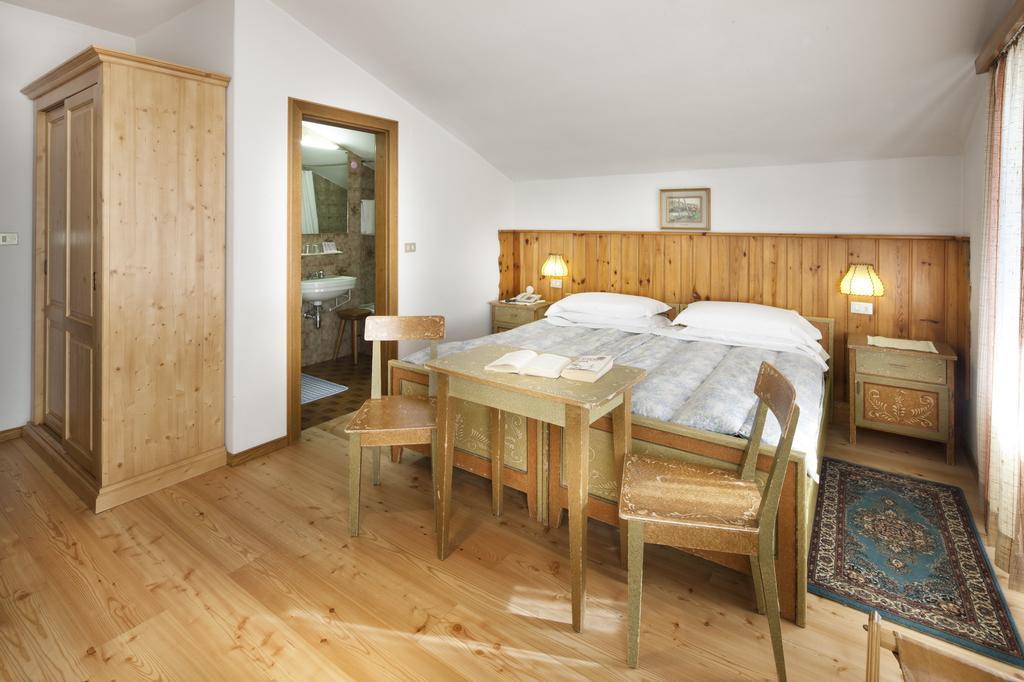 Hotel Bellaria - Cortina D'Ampezzo Kamer foto