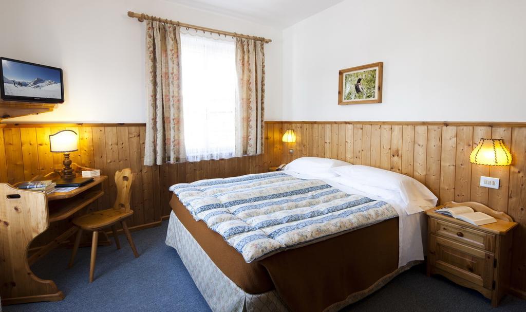 Hotel Bellaria - Cortina D'Ampezzo Kamer foto