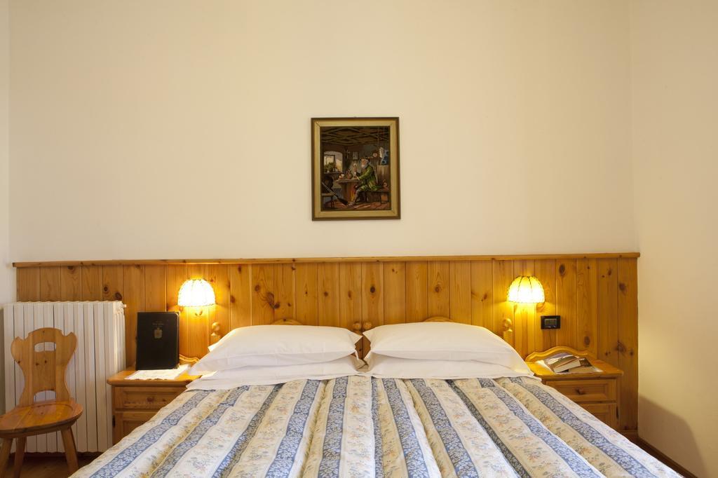 Hotel Bellaria - Cortina D'Ampezzo Kamer foto