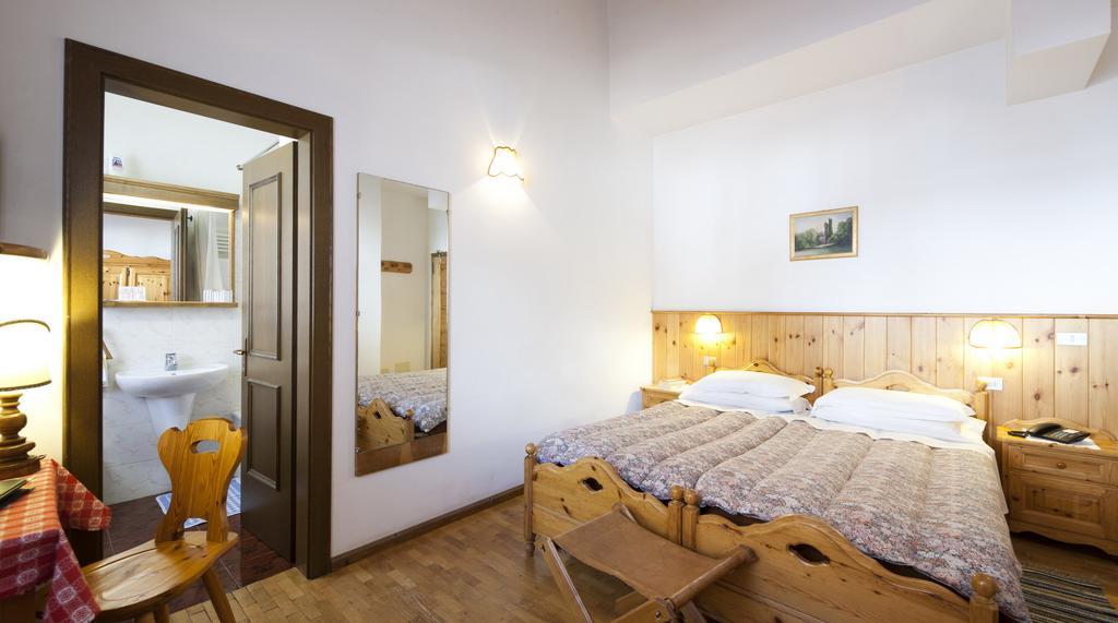 Hotel Bellaria - Cortina D'Ampezzo Kamer foto